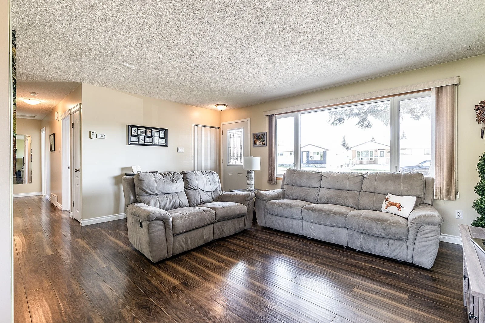 2168 20 Ave SE-9.jpg