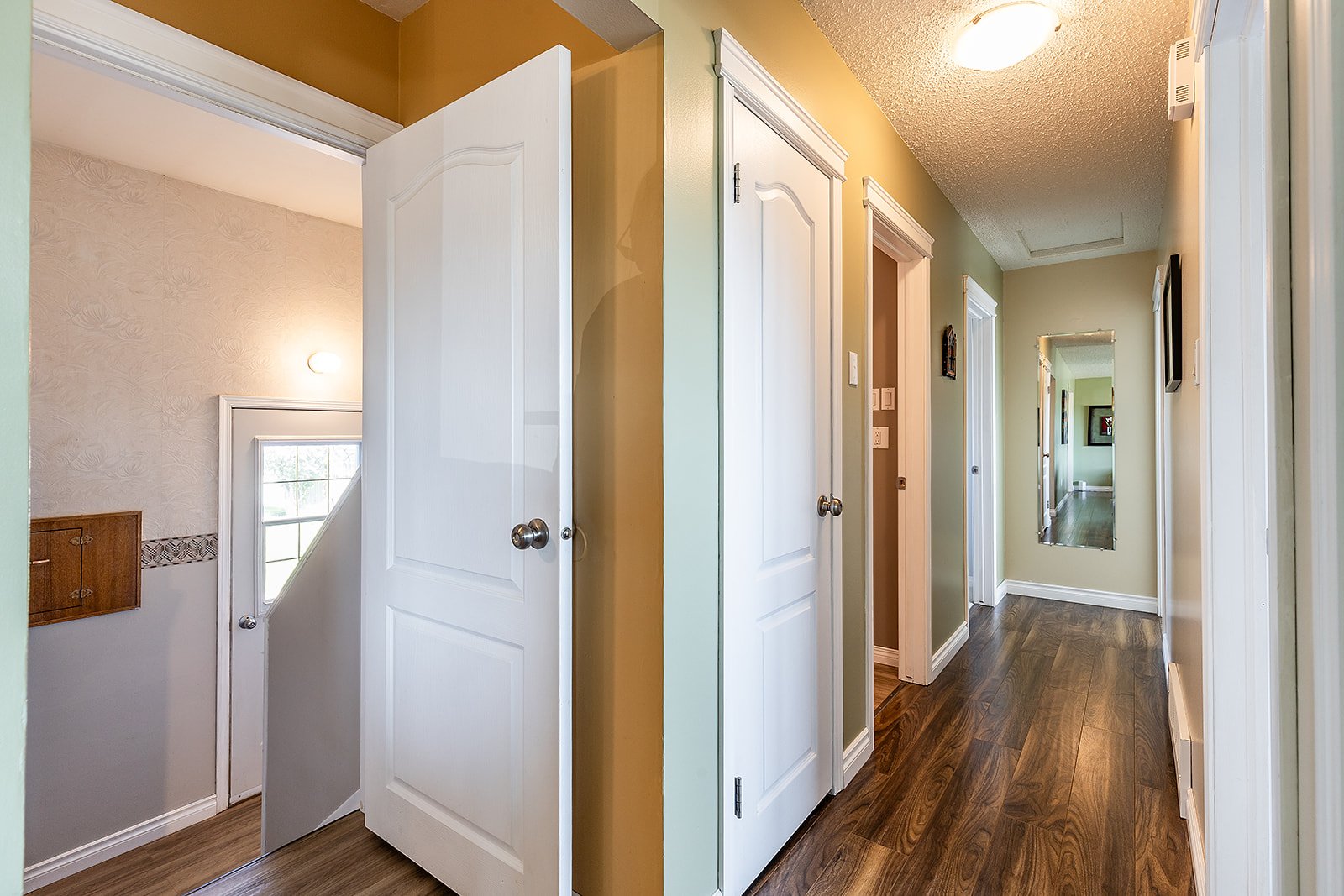 2168 20 Ave SE-18.jpg