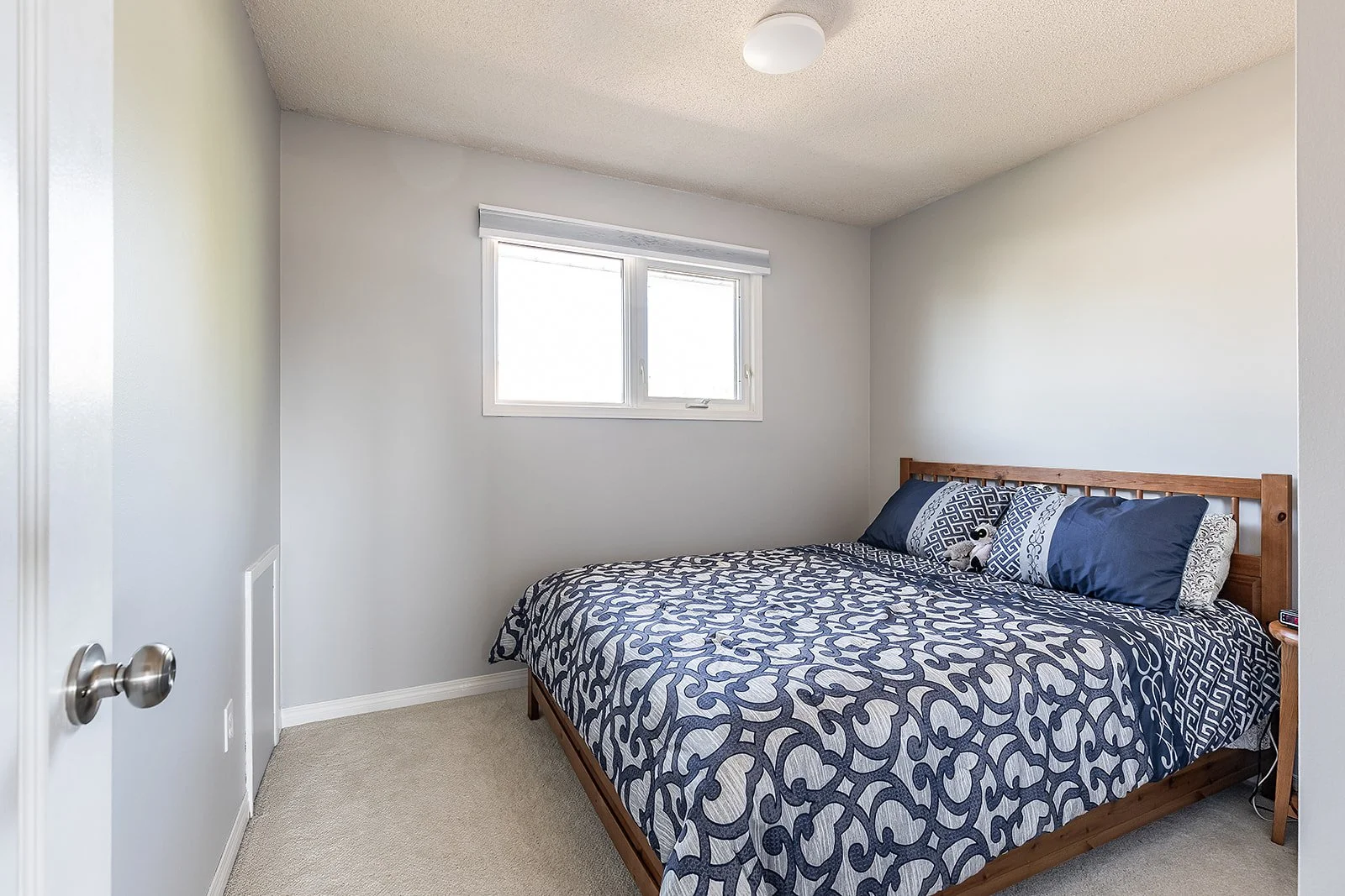 2168 20 Ave SE-22.jpg