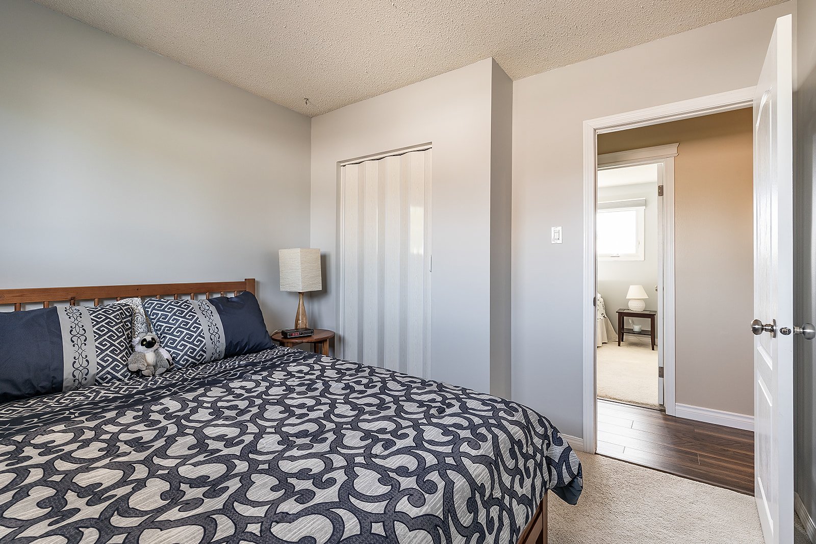 2168 20 Ave SE-23.jpg