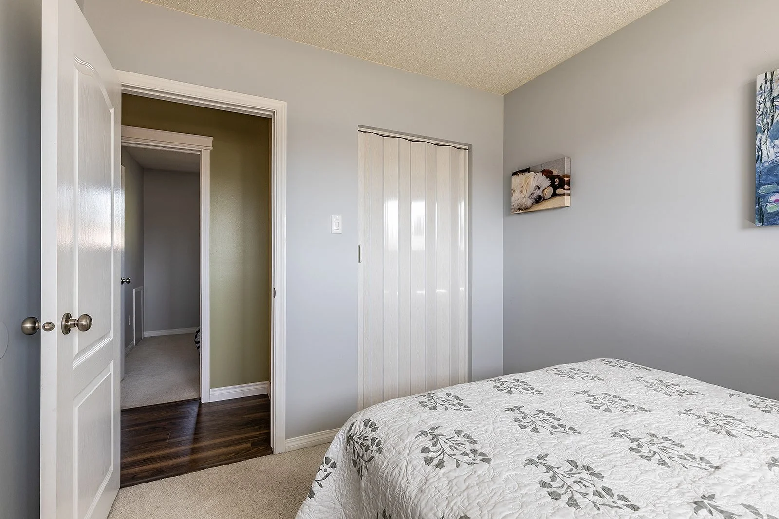 2168 20 Ave SE-25.jpg