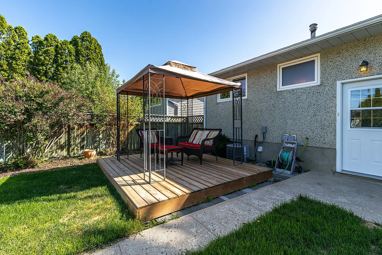 2168 20 Ave SE-41.jpg