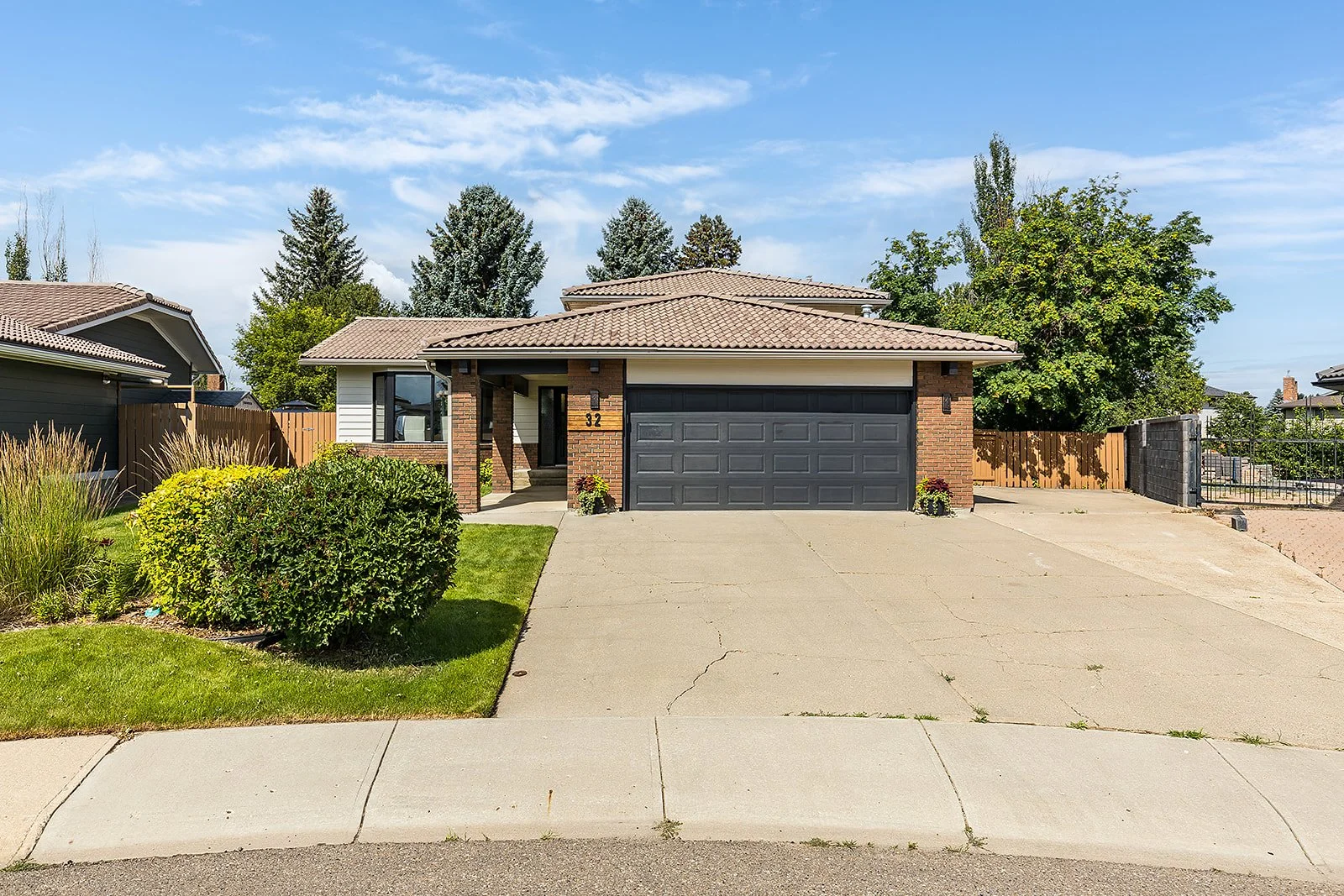 32 Ross Heights Ct SE-1.jpg