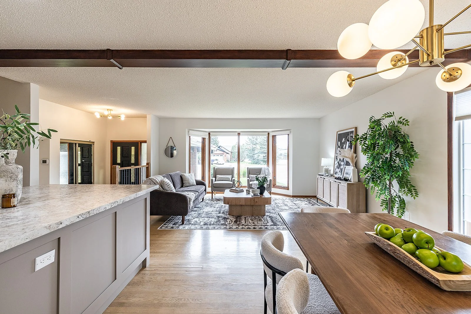 32 Ross Heights Ct SE-21.jpg