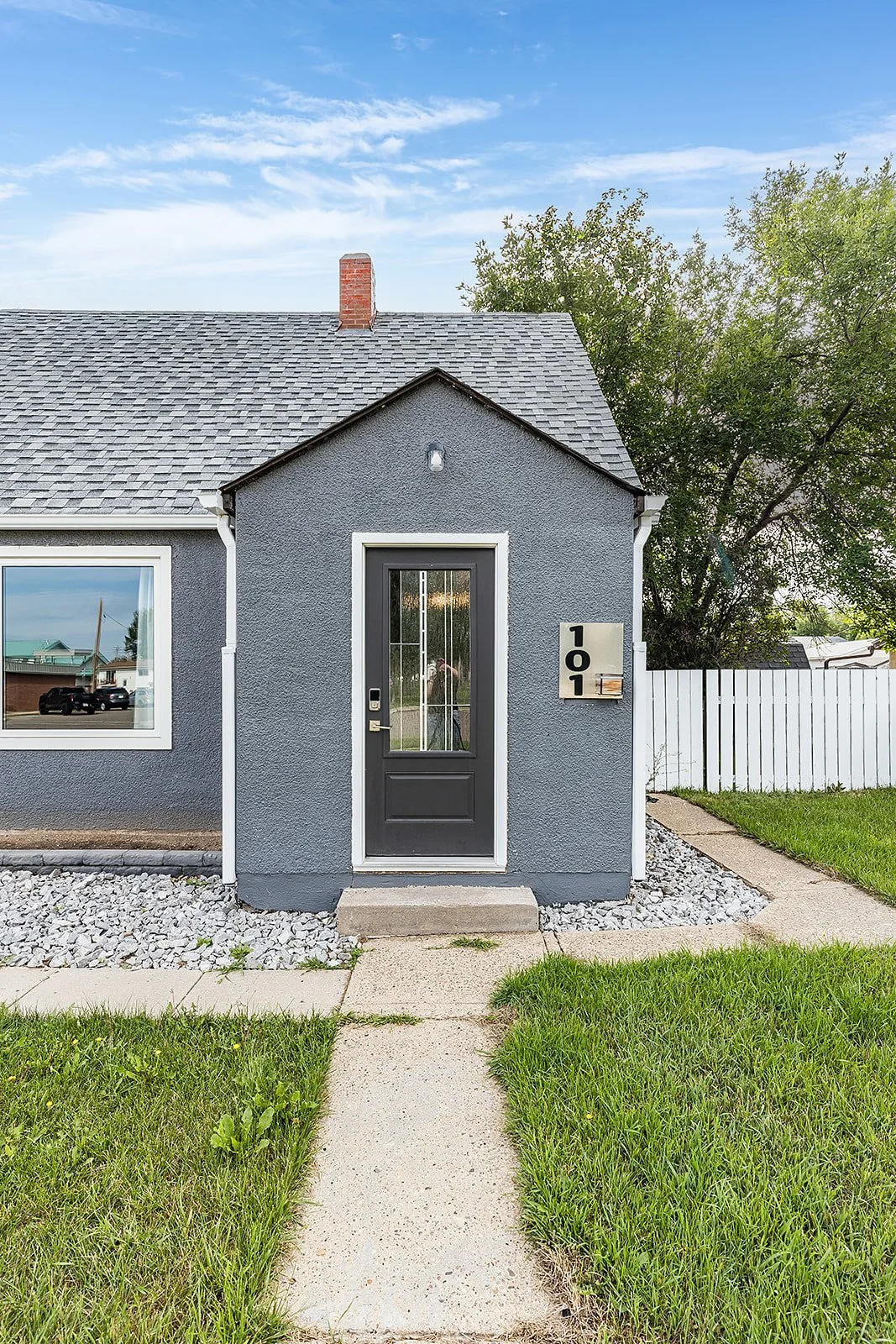 101 3 St SE-1.jpg