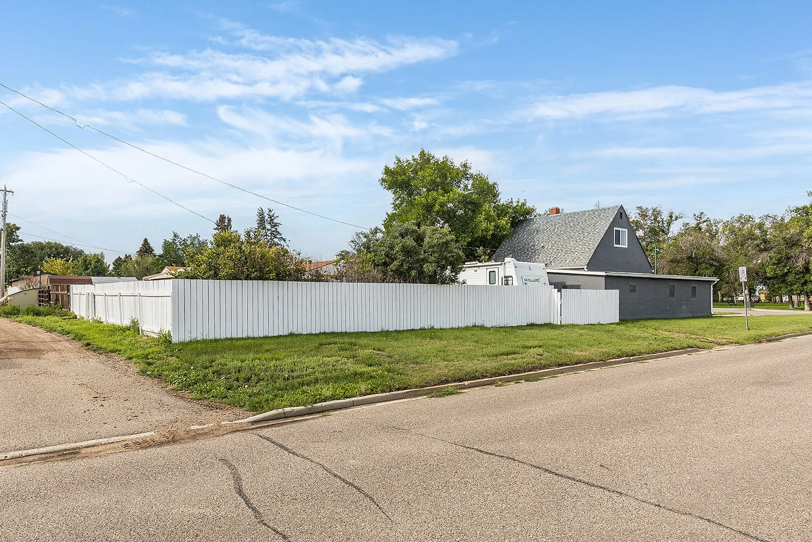 101 3 St SE-4.jpg