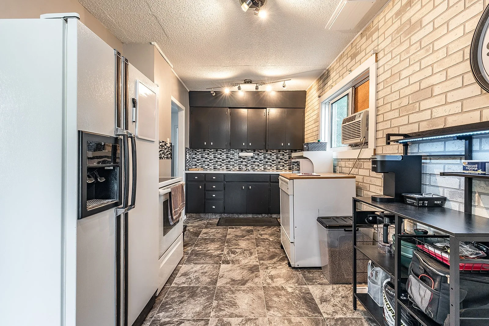 101 3 St SE-7.jpg