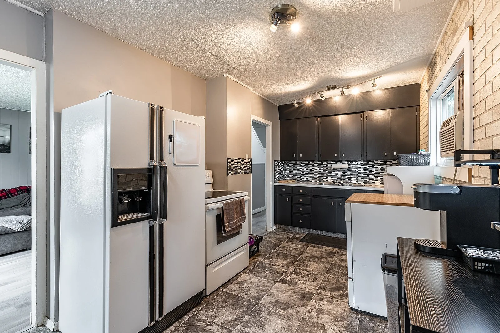 101 3 St SE-8.jpg