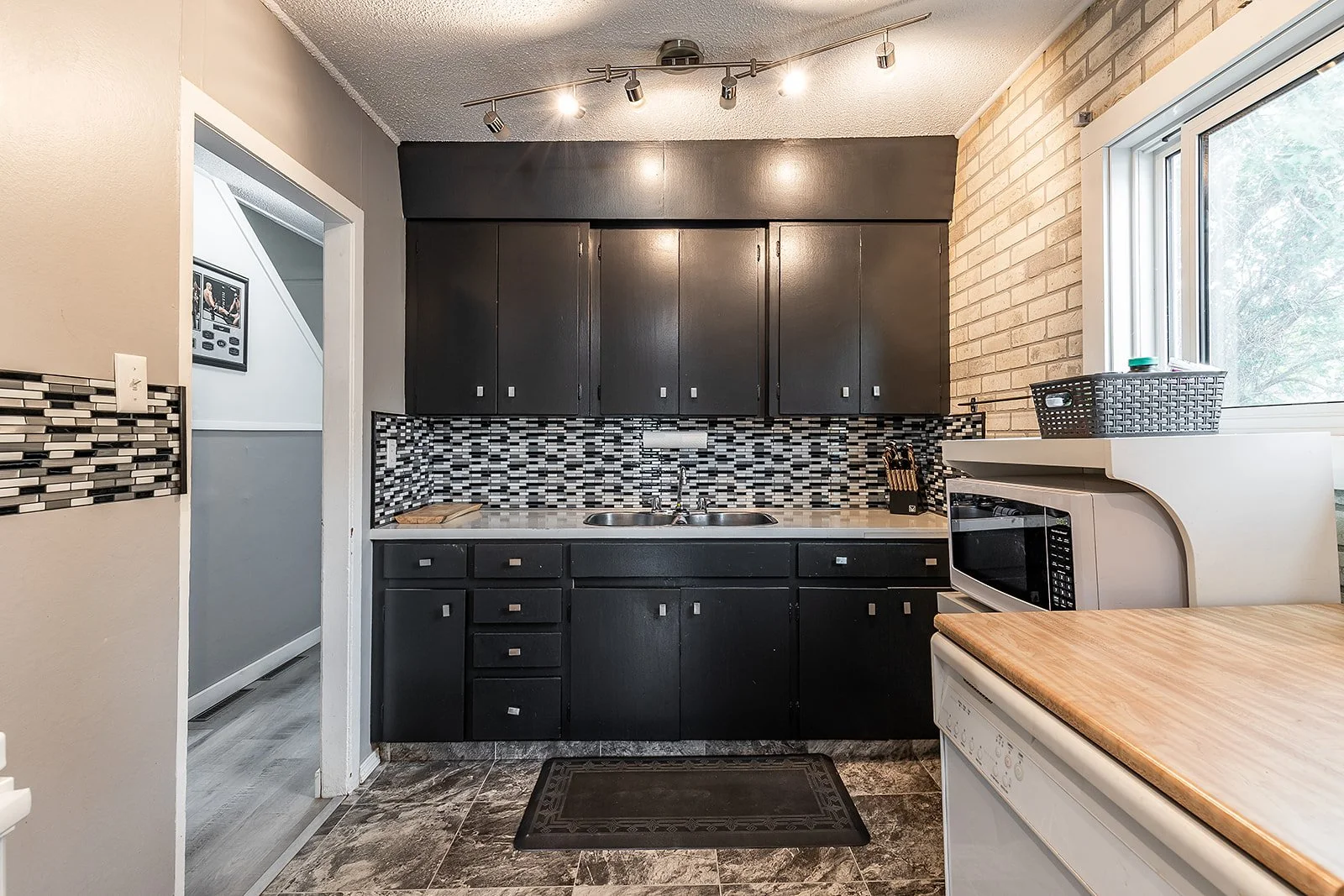 101 3 St SE-9.jpg