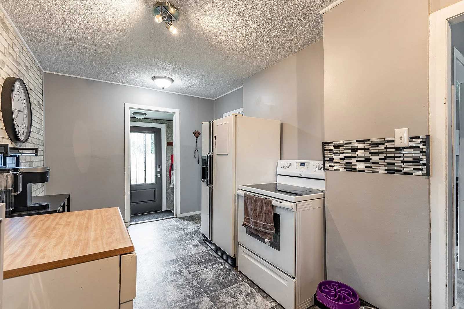 101 3 St SE-10.jpg