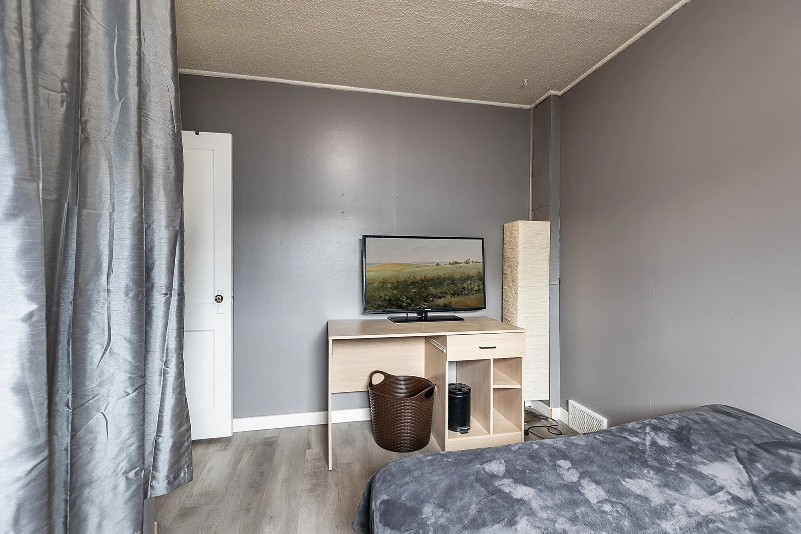 101 3 St SE-15.jpg