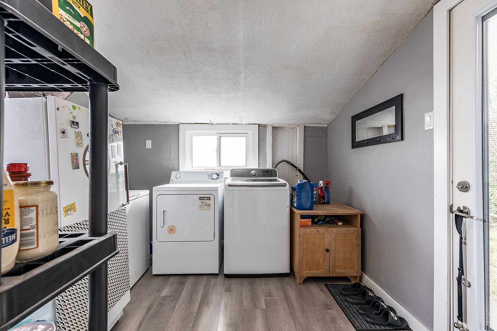 101 3 St SE-17.jpg