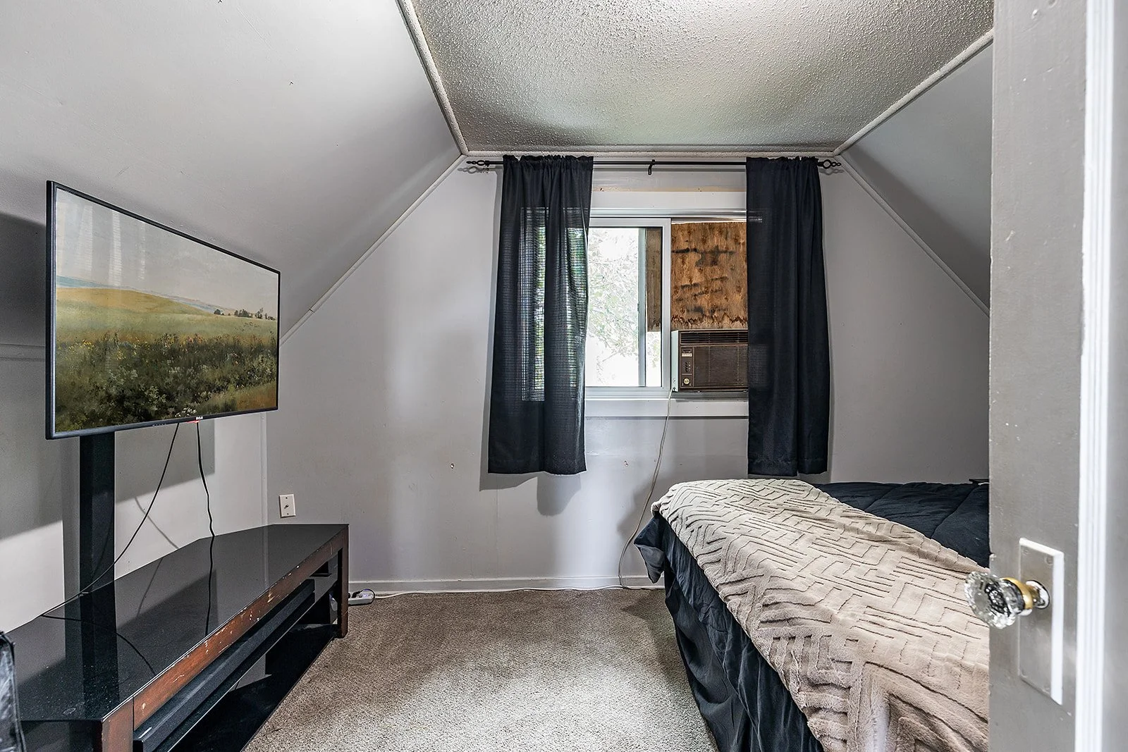 101 3 St SE-19.jpg