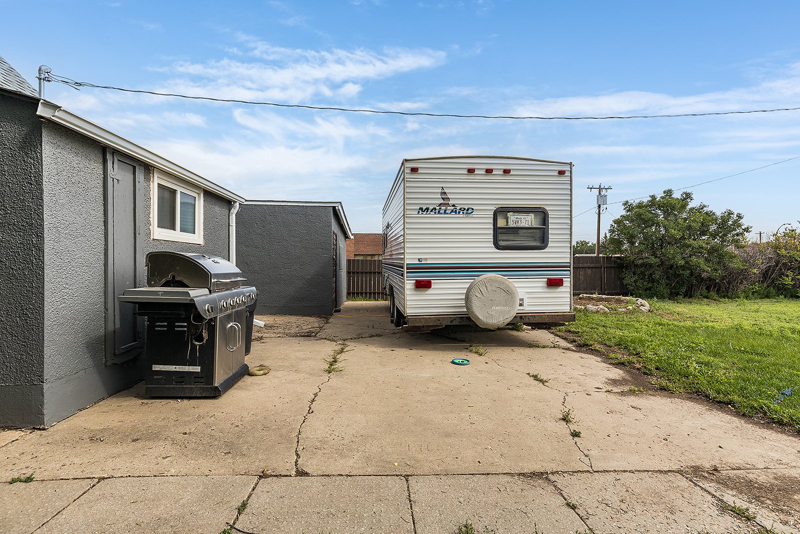 101 3 St SE-27.jpg
