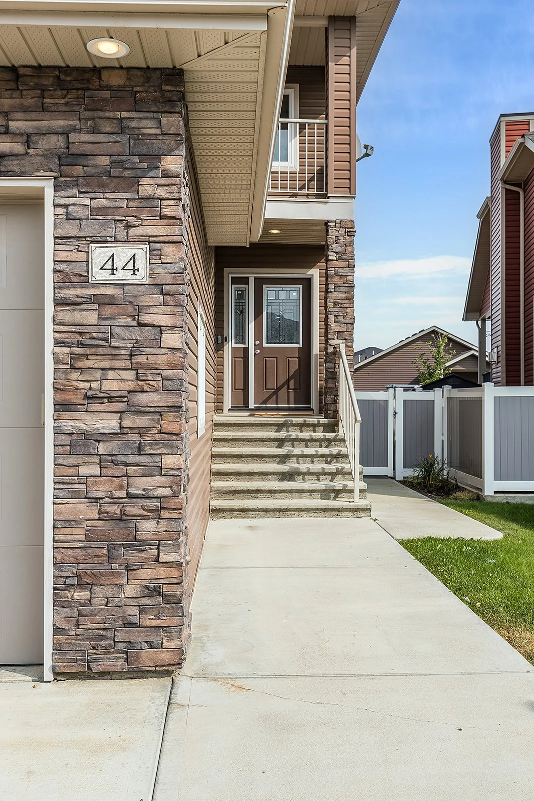 44 Hamptons Cres SE-1.jpg