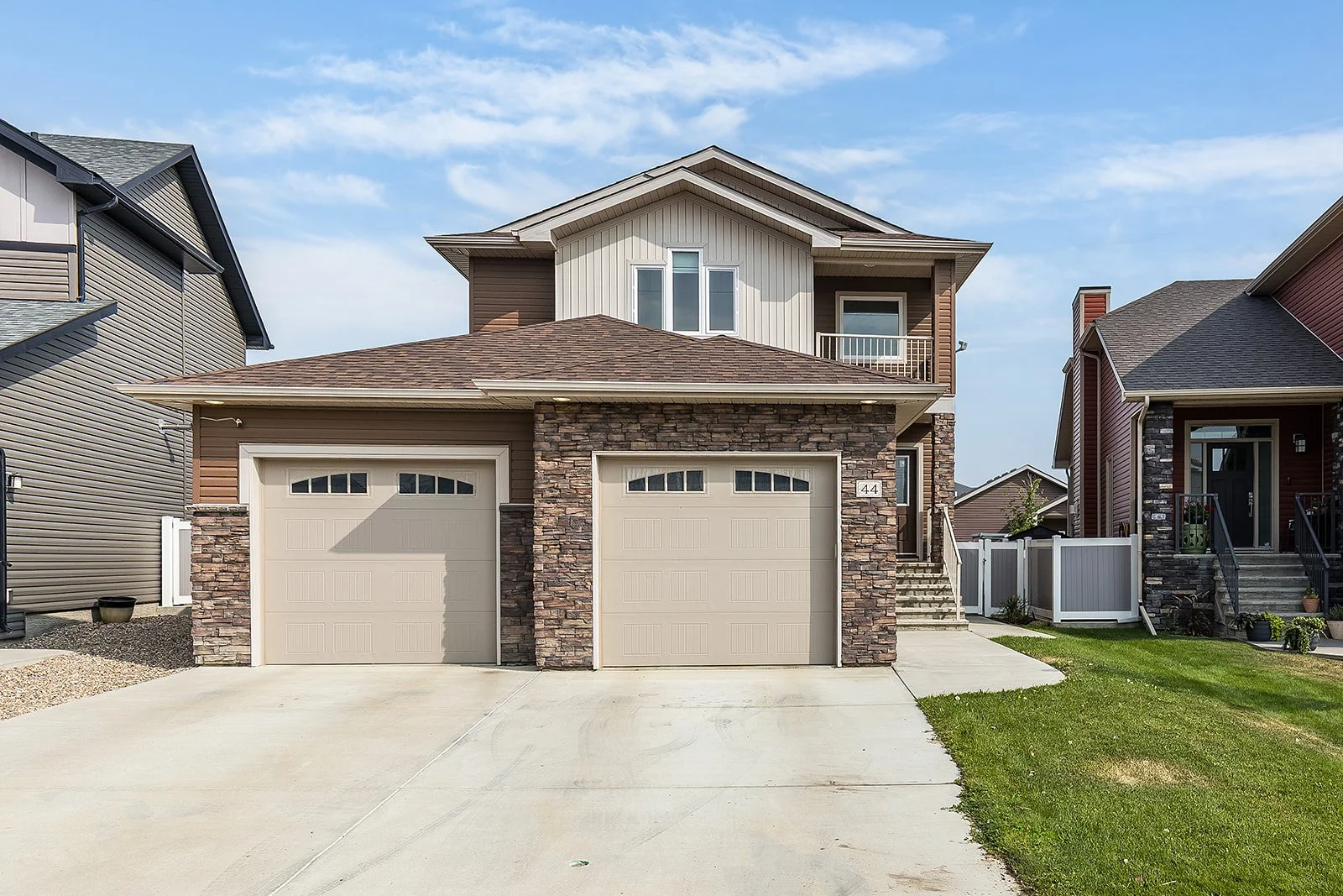 44 Hamptons Cres SE-2.jpg