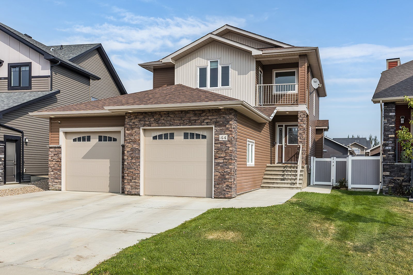 44 Hamptons Cres SE-3.jpg