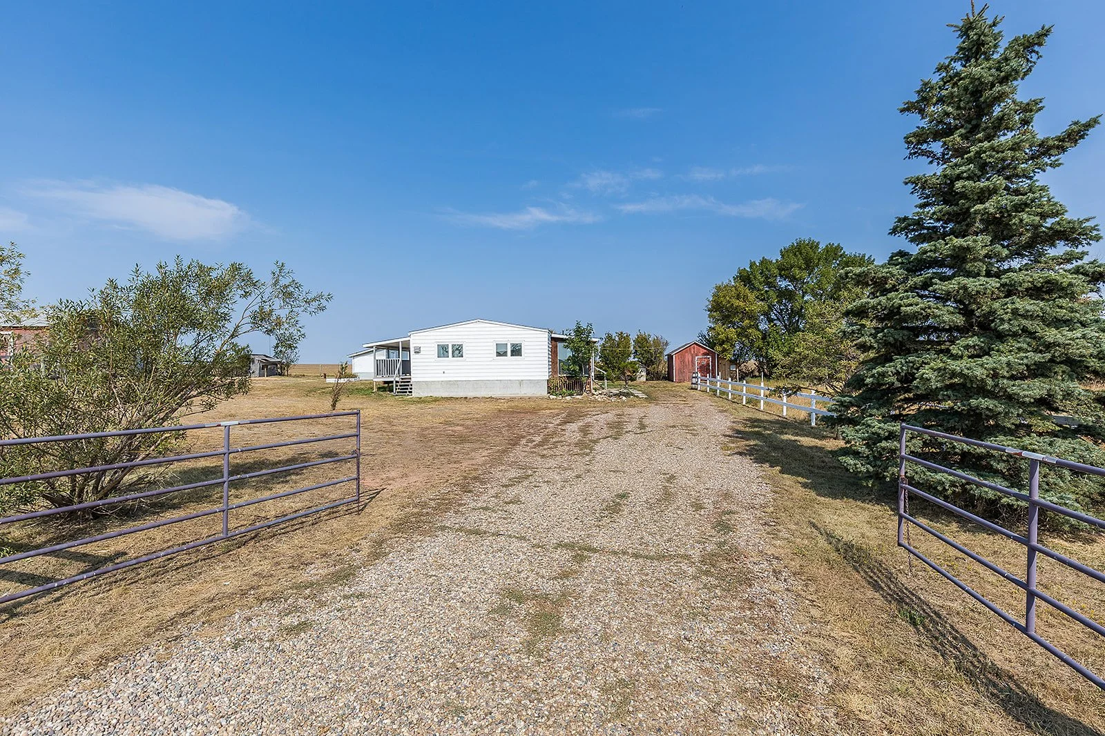 7502 Old TransCanada Hwy-1.jpg