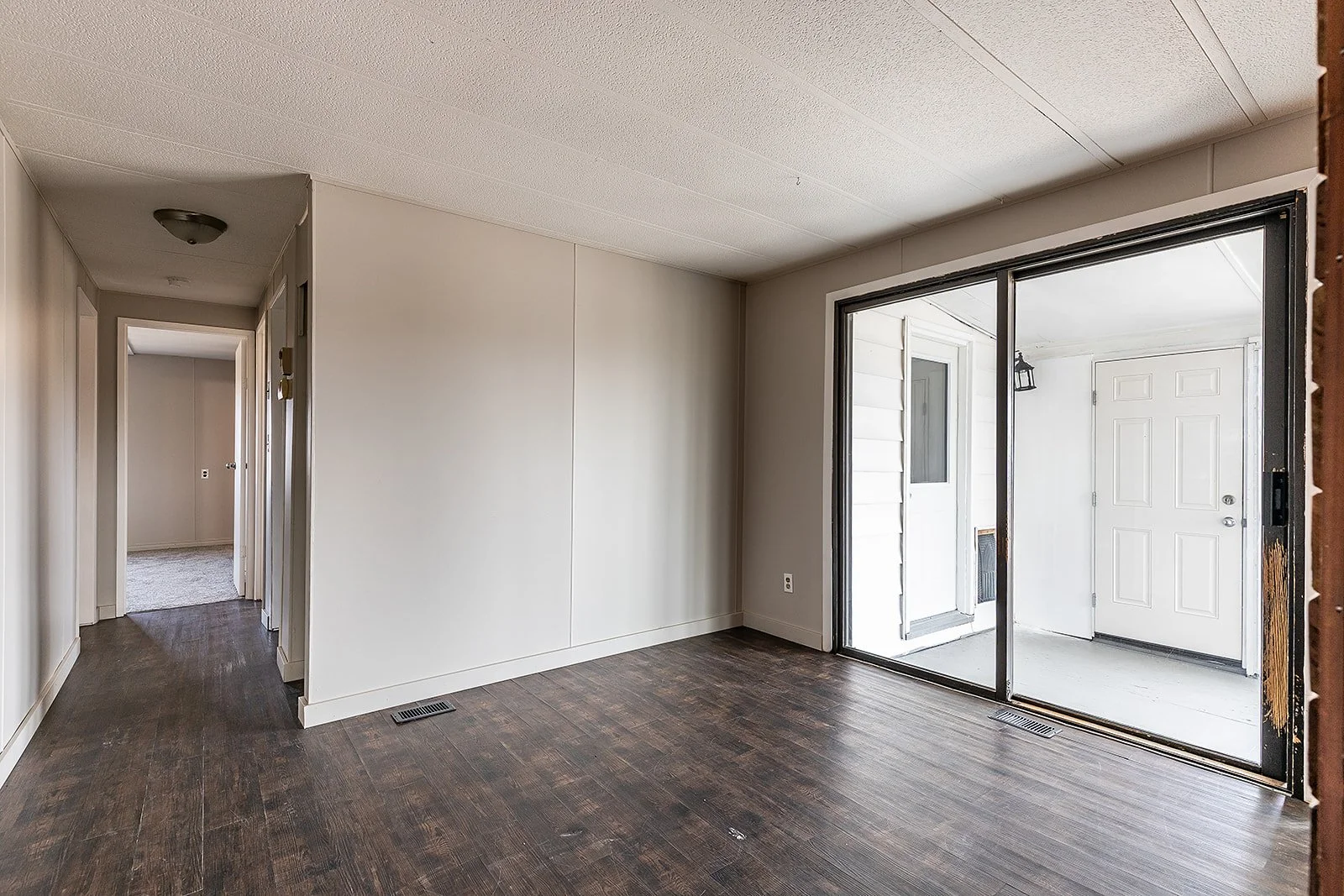 7502 Old TransCanada Hwy-8.jpg