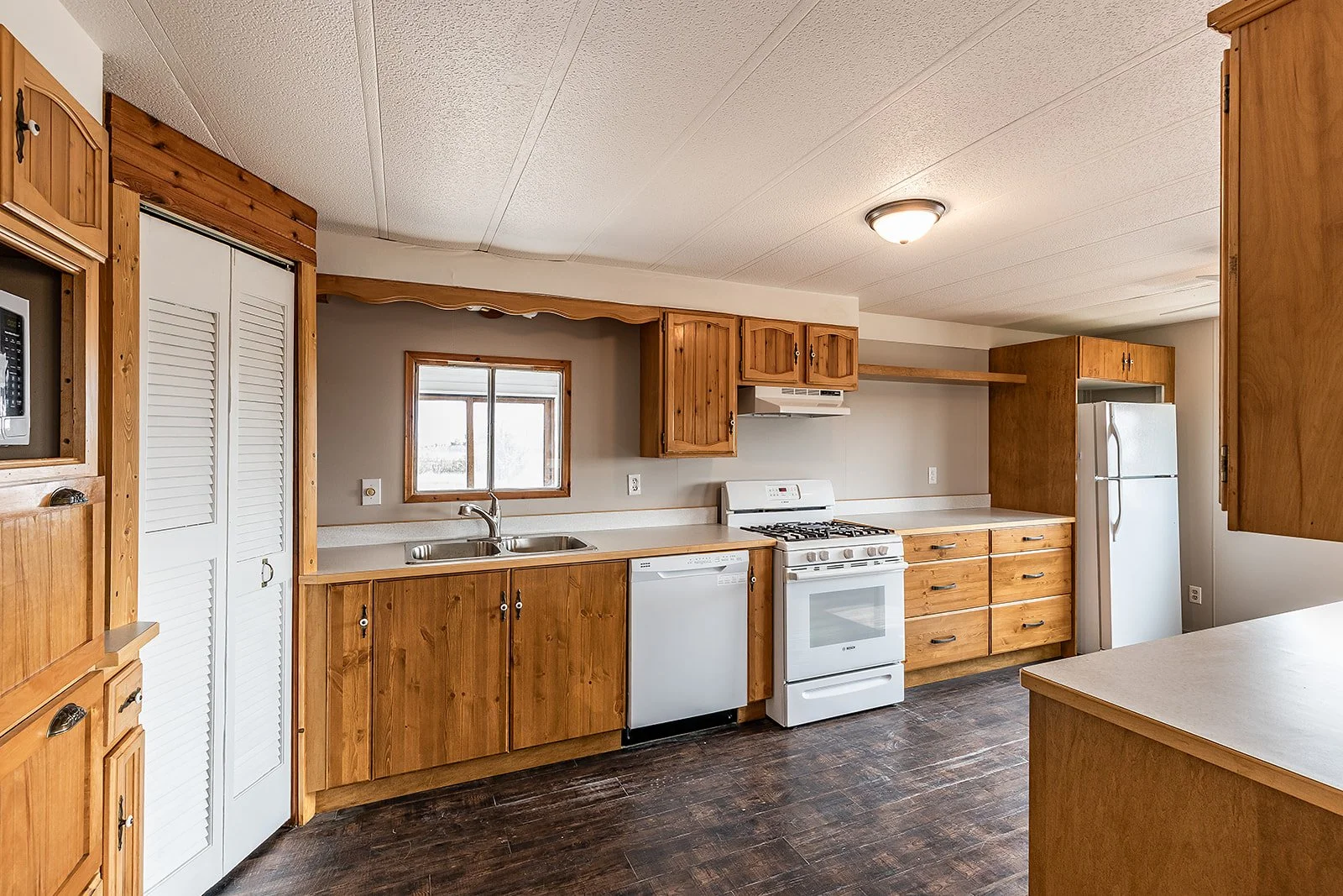 7502 Old TransCanada Hwy-10.jpg