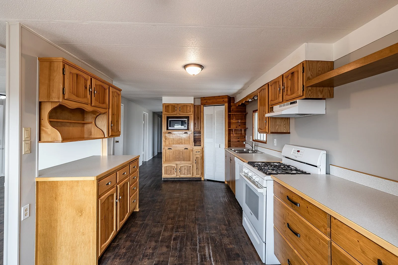 7502 Old TransCanada Hwy-11.jpg