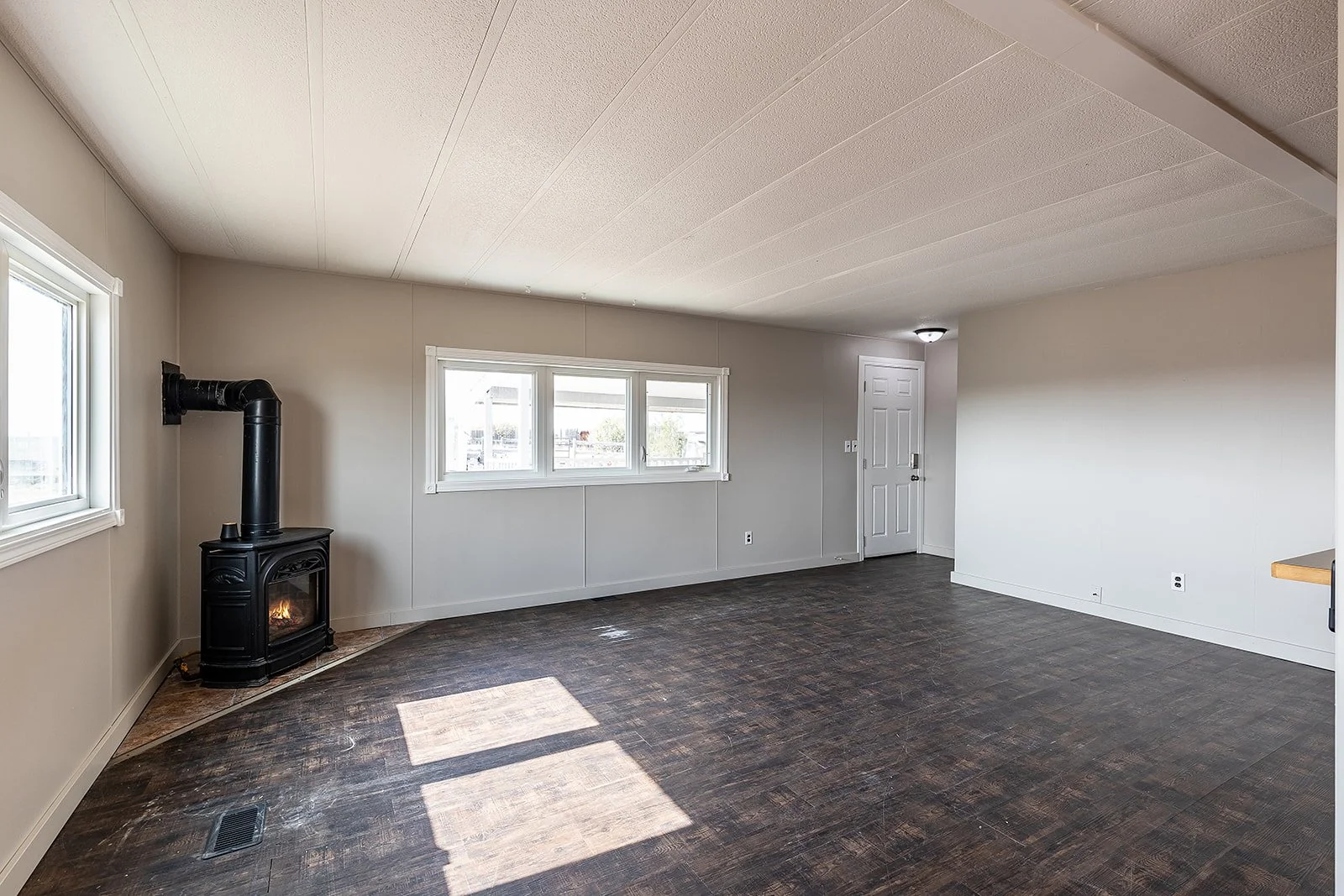 7502 Old TransCanada Hwy-18.jpg