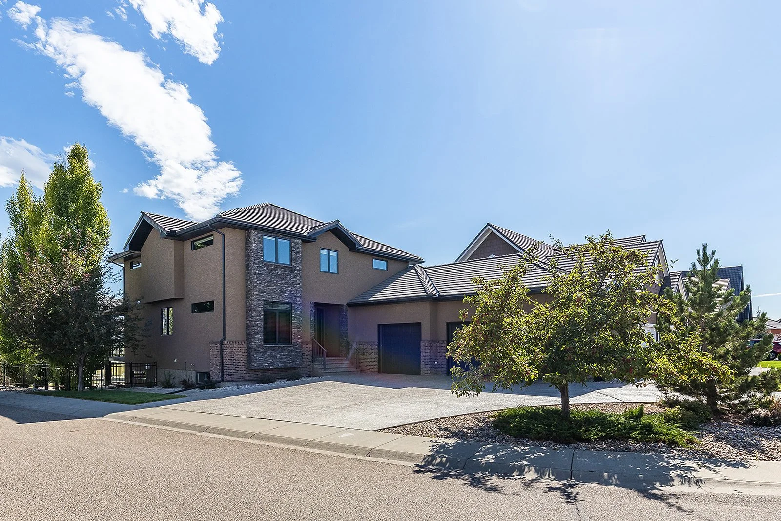 203 Highlands Close -1.jpg