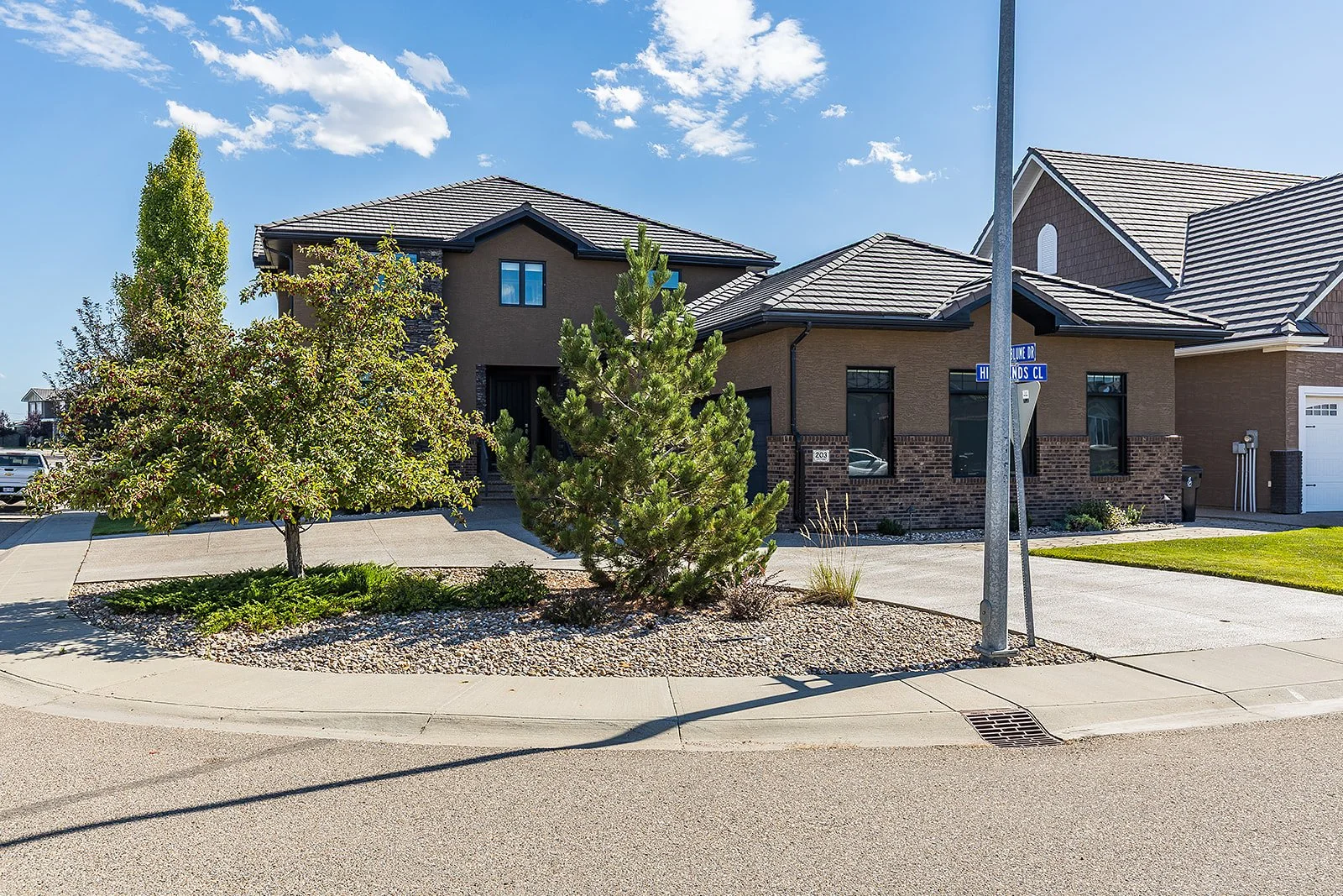 203 Highlands Close -3.jpg