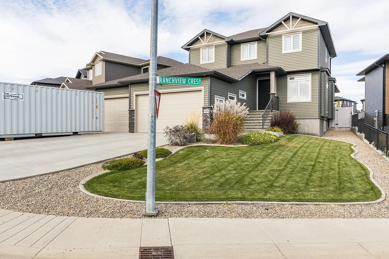 420 Ranchview Rd NE-2.jpg