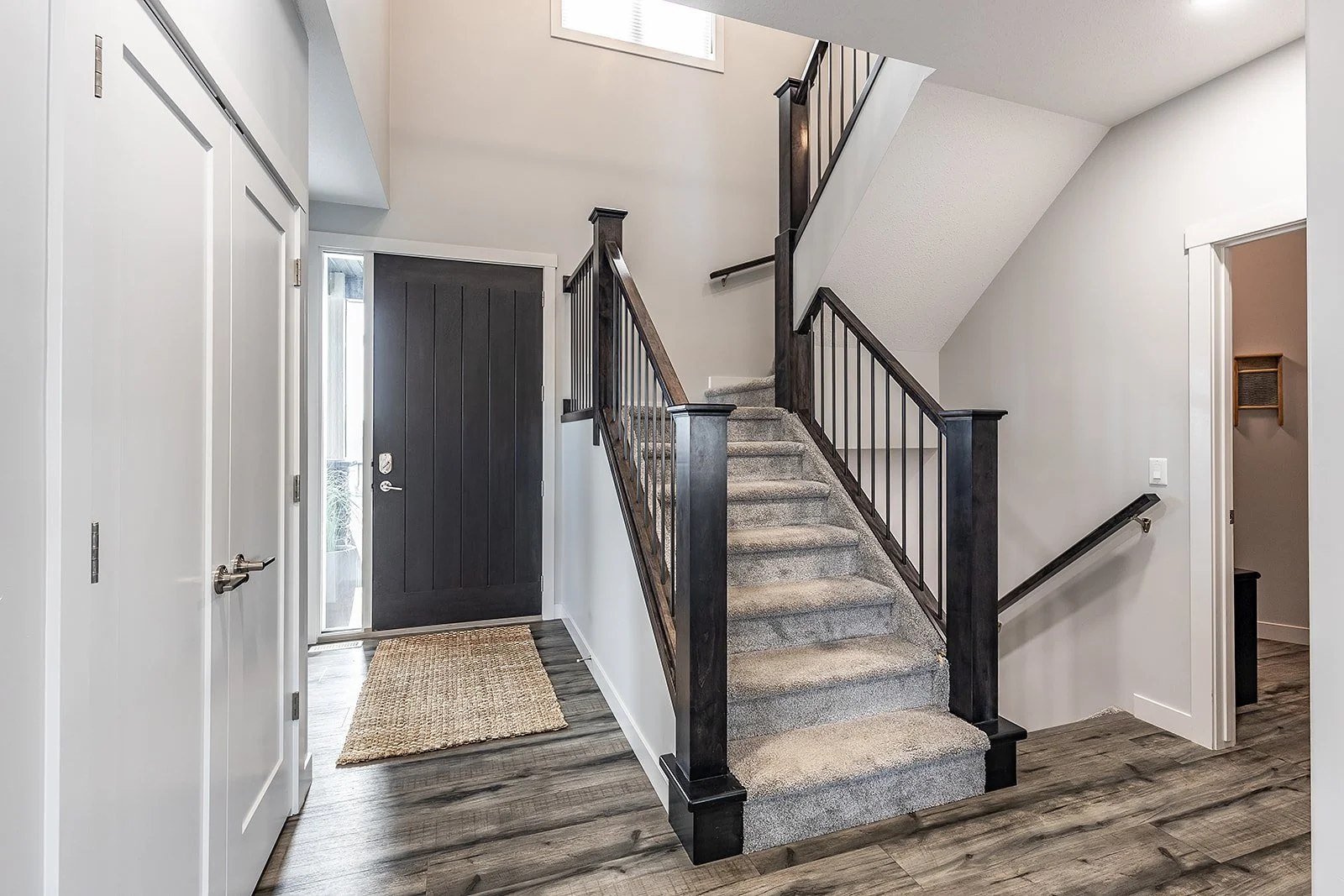 420 Ranchview Rd NE-8.jpg