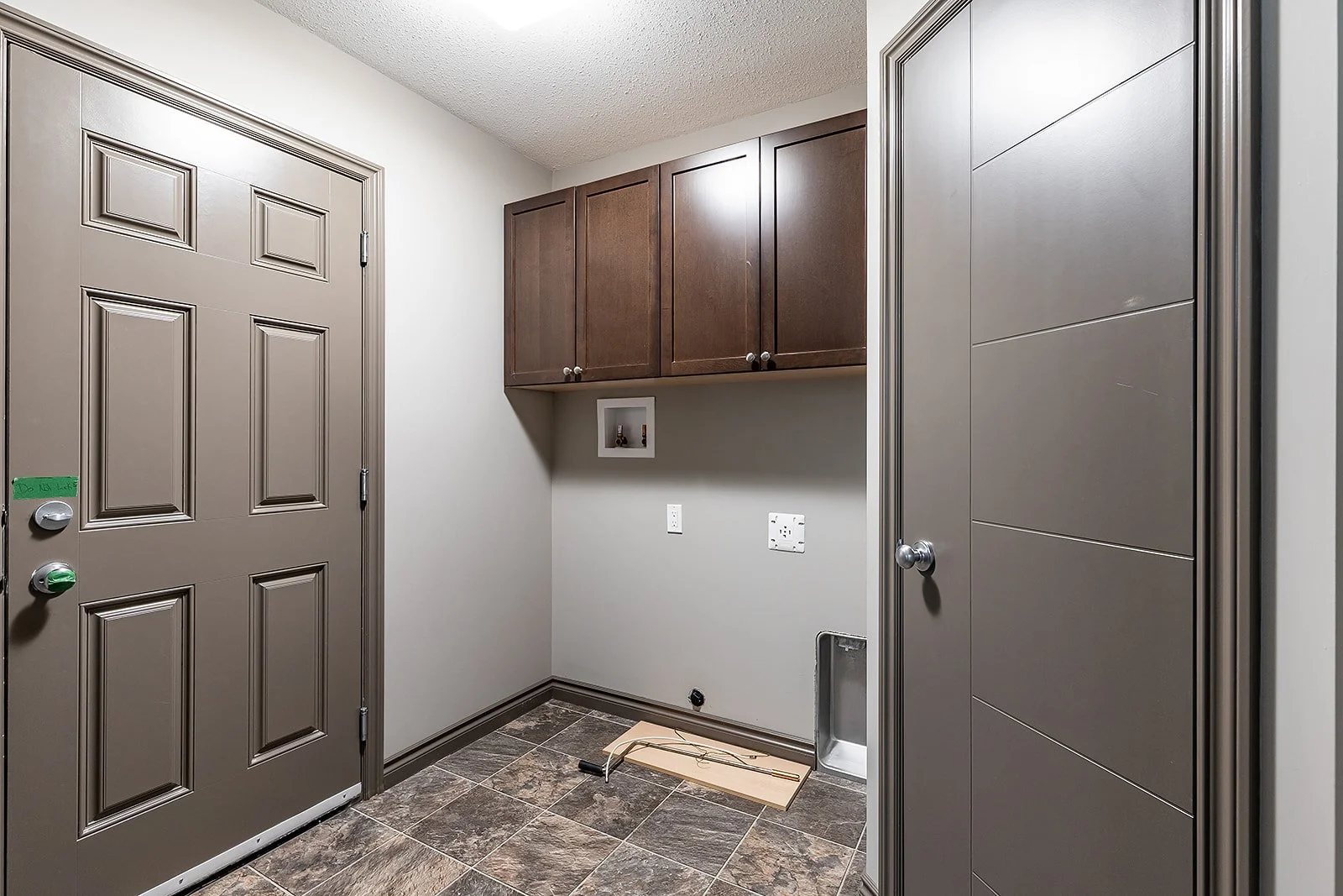 44 Hamptons Cres SE-4.jpg