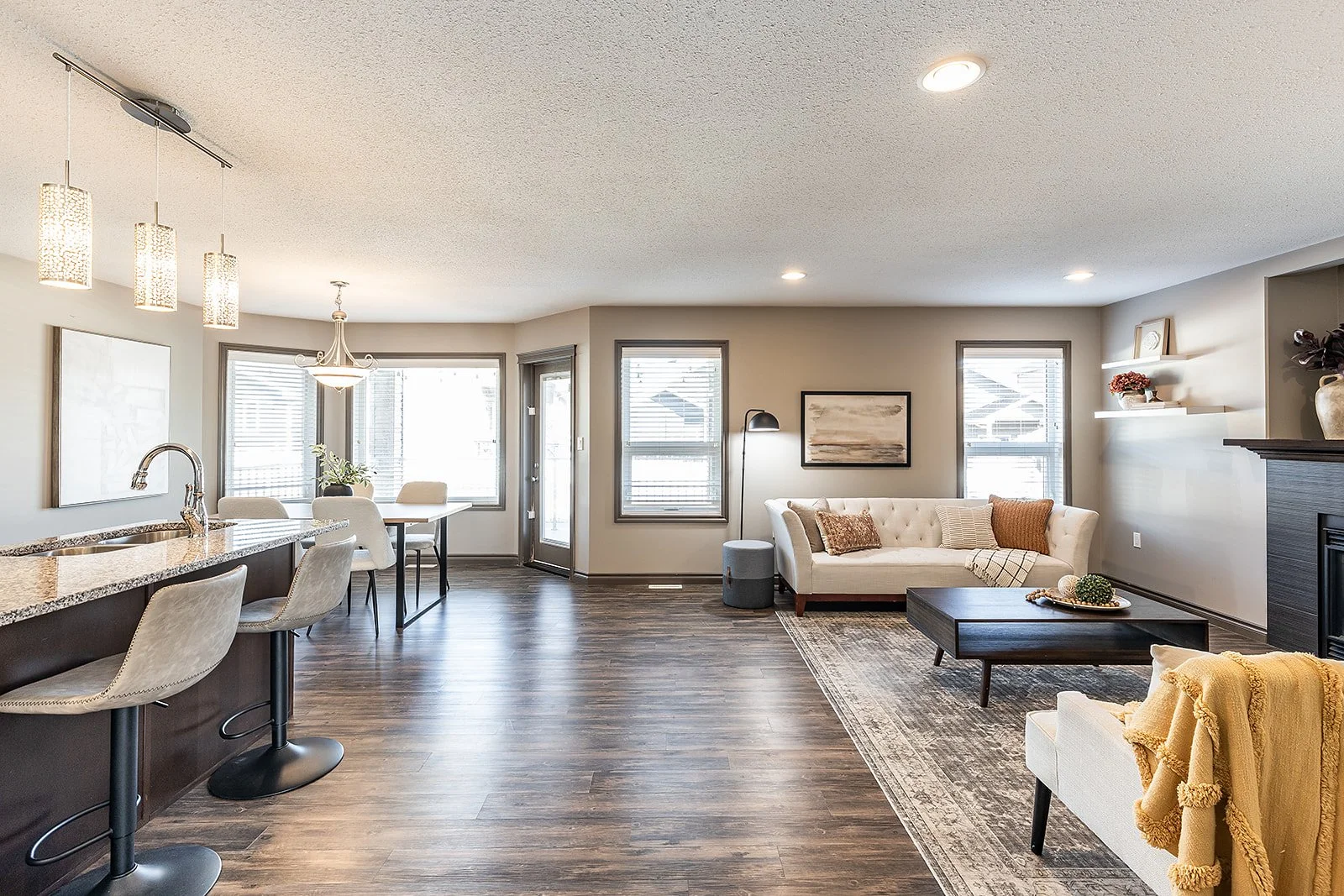 44 Hamptons Cres SE-5.jpg