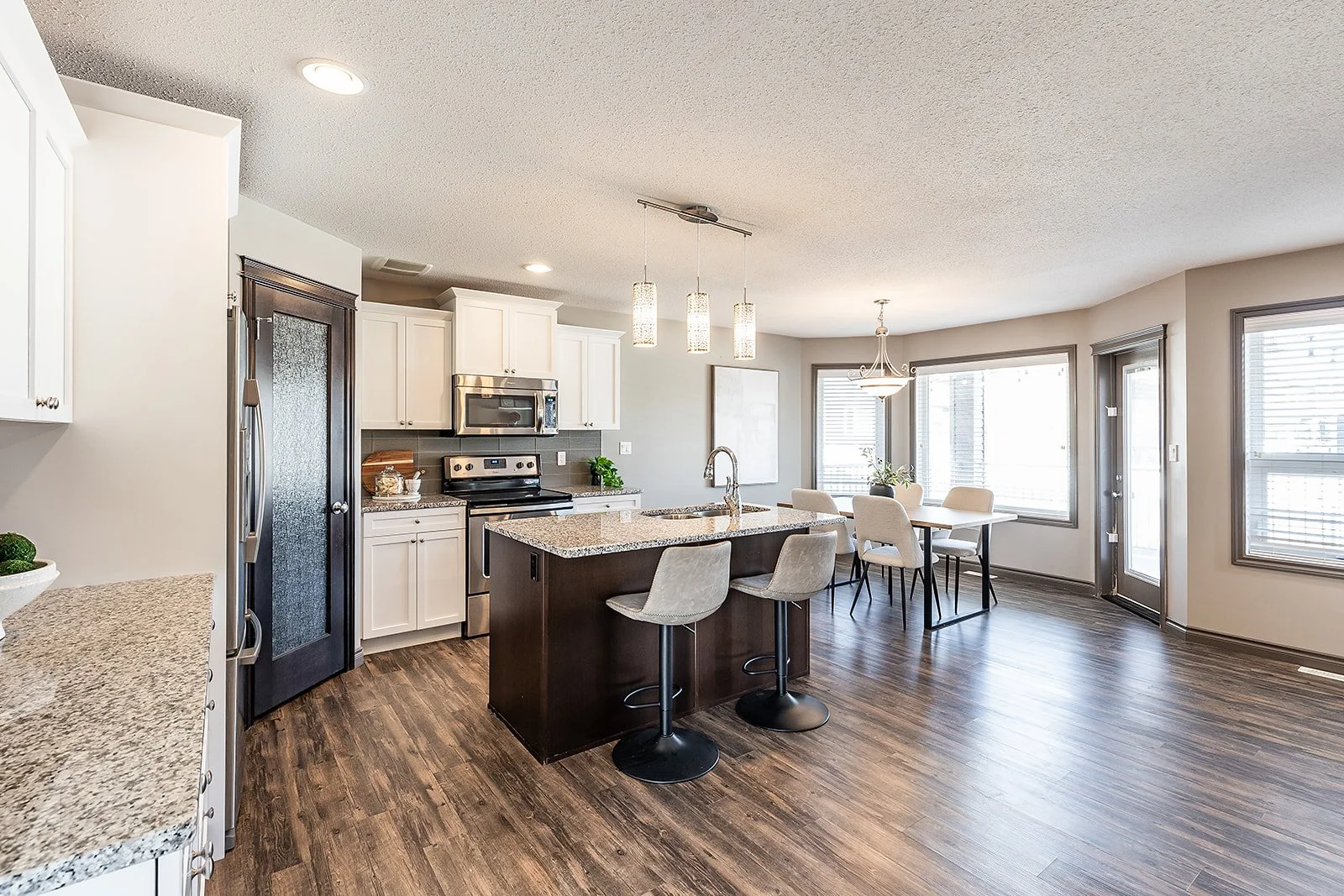 44 Hamptons Cres SE-6.jpg