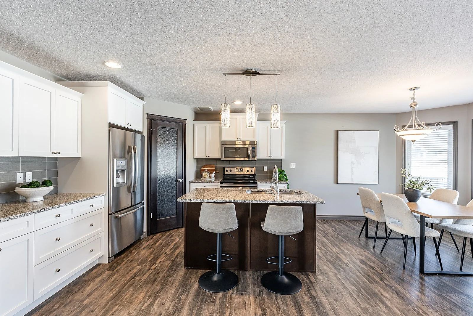 44 Hamptons Cres SE-7.jpg