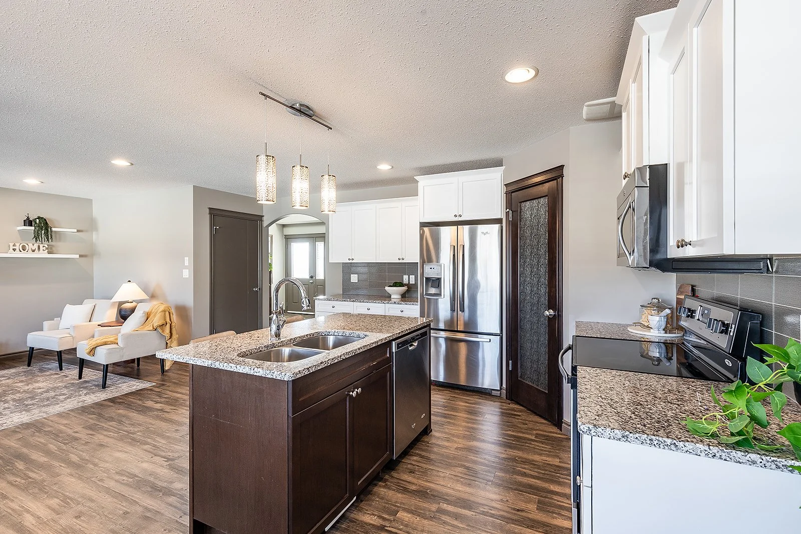 44 Hamptons Cres SE-9.jpg