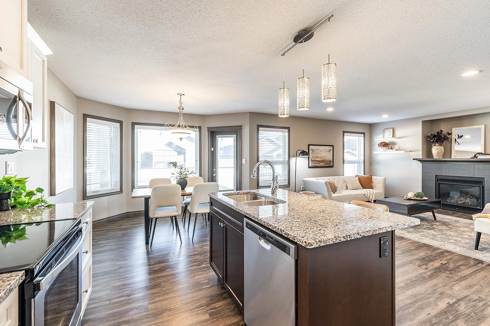 44 Hamptons Cres SE-11.jpg