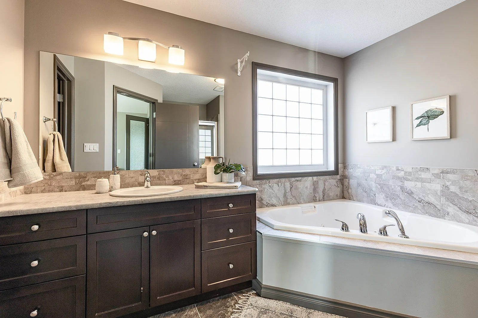 44 Hamptons Cres SE-29.jpg