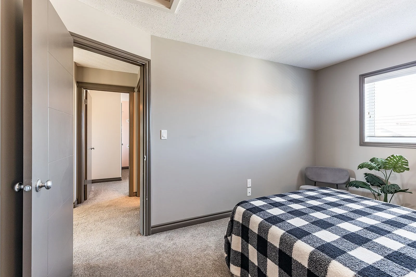 44 Hamptons Cres SE-38.jpg