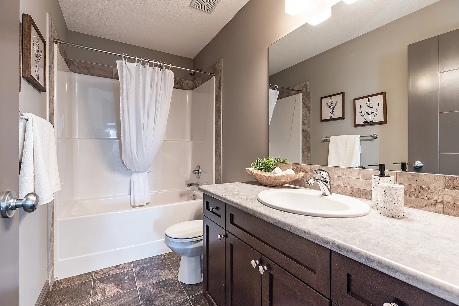 44 Hamptons Cres SE-39.jpg