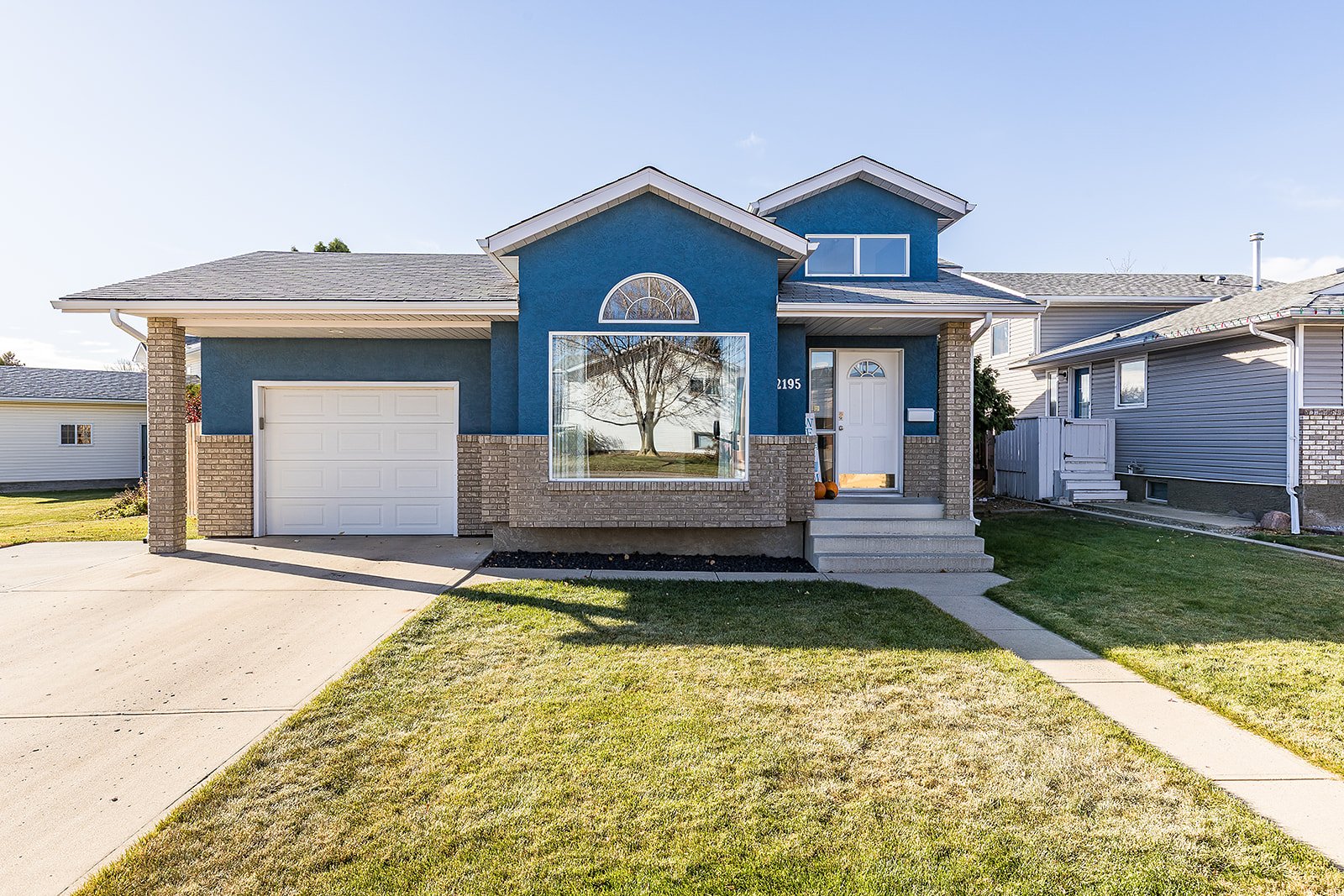 2195 Hull Way NE-2.jpg