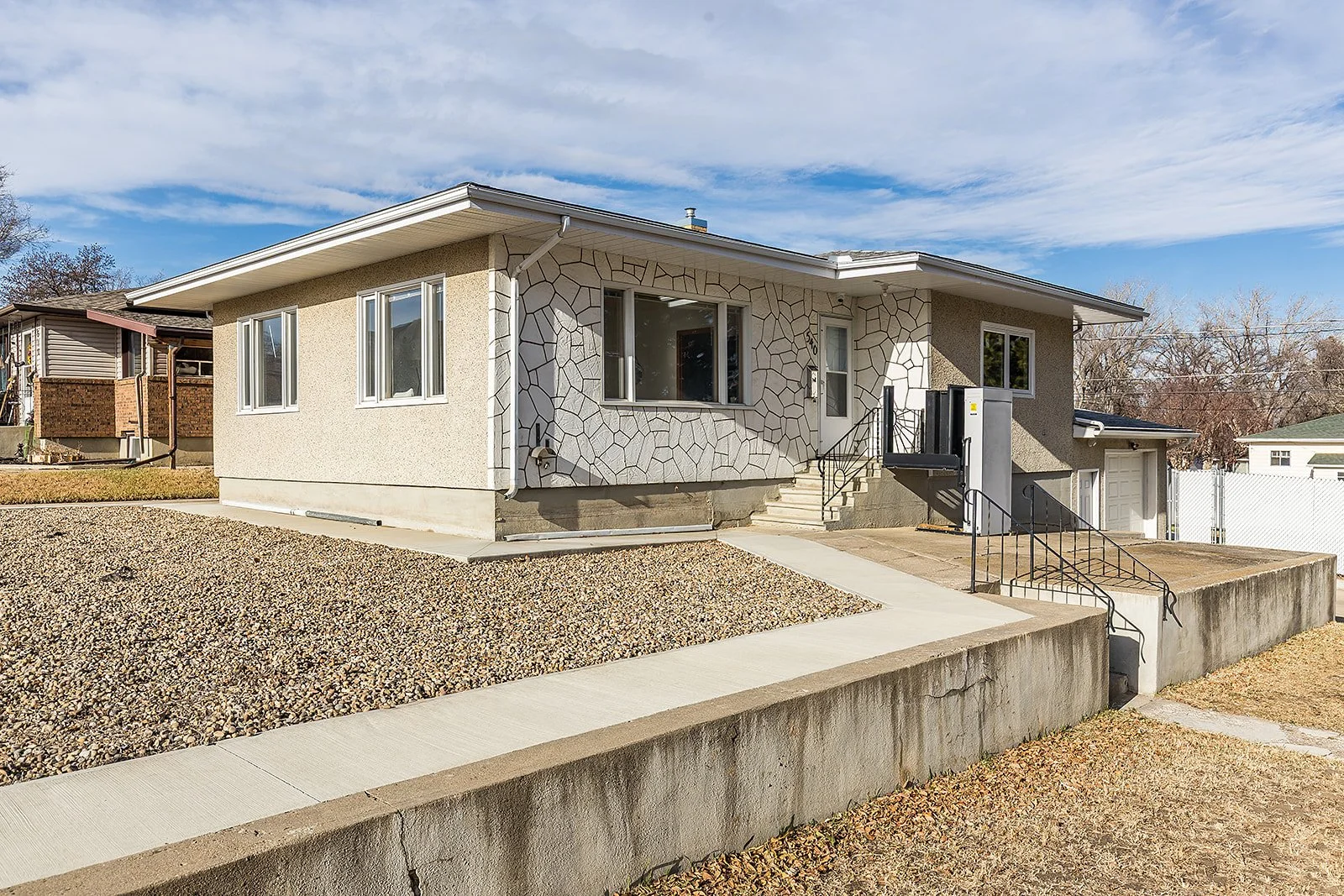 540 5 Ave SW-1.jpg