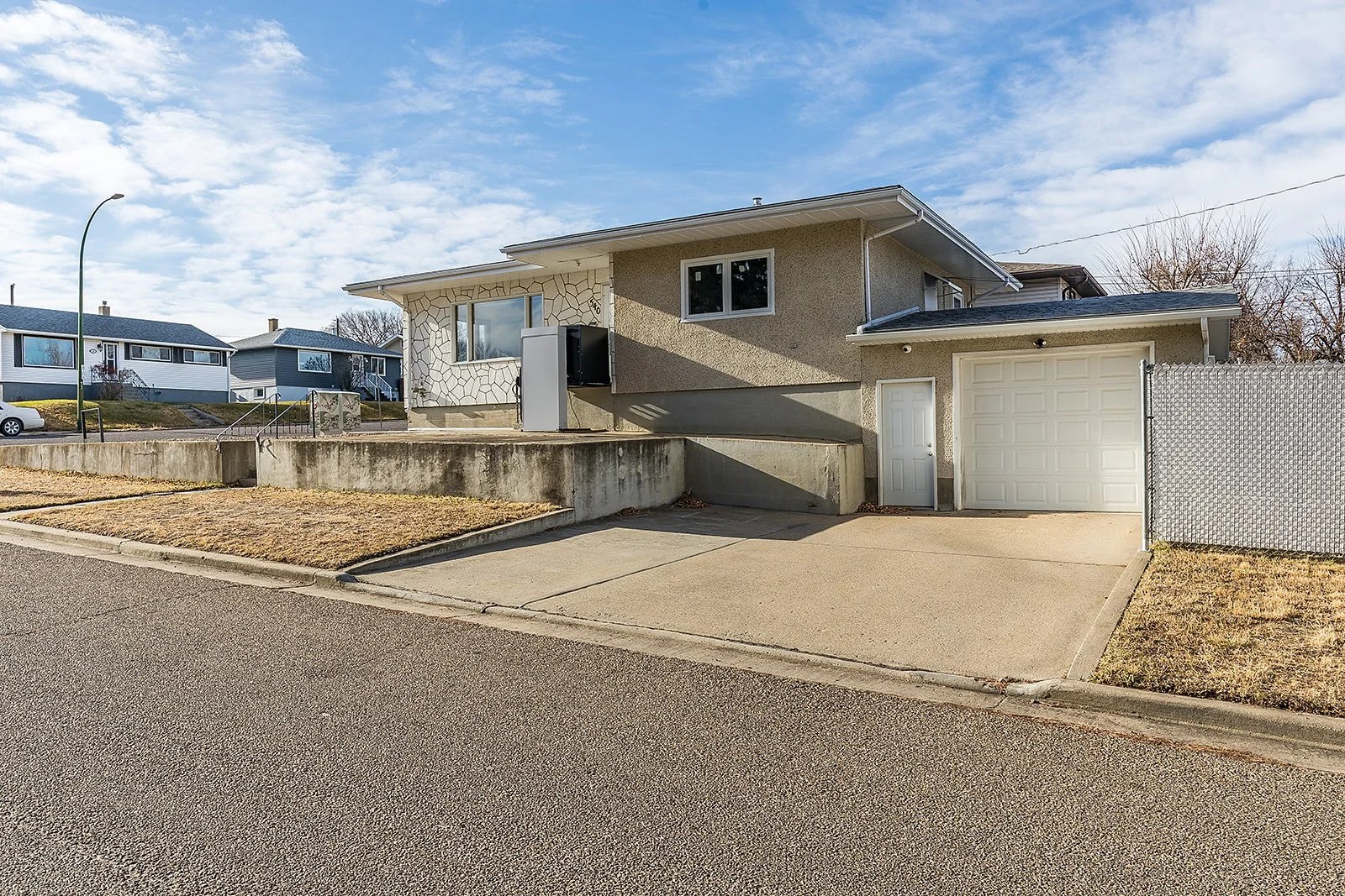 540 5 Ave SW-3.jpg