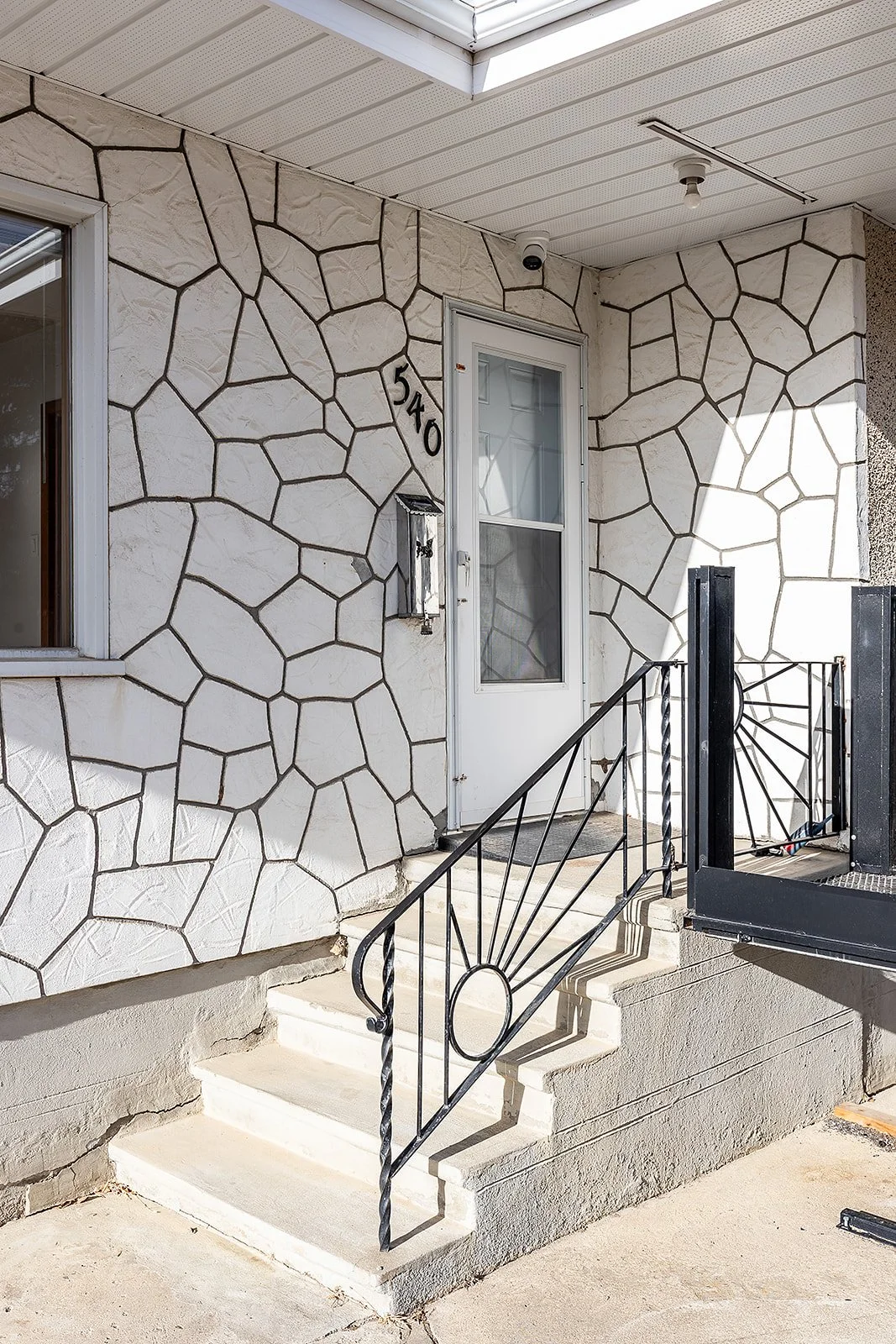 540 5 Ave SW-4.jpg