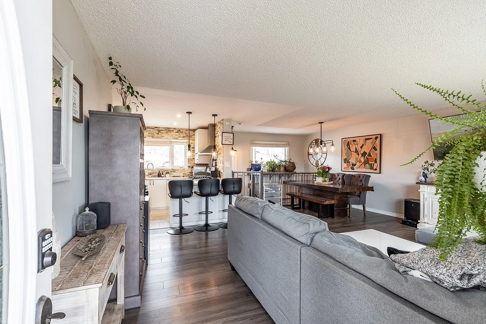 2666 16 Ave SE -5.jpg