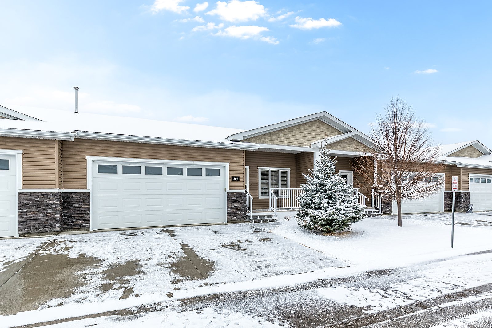 802 350 Somerside Rd SE-2.jpg