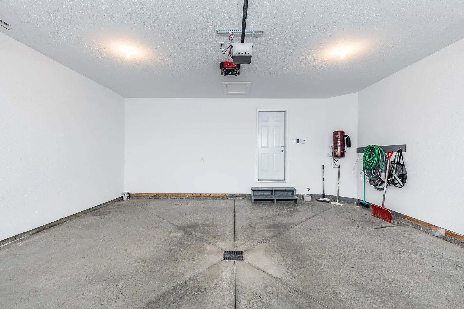 802 350 Somerside Rd SE-15.jpg