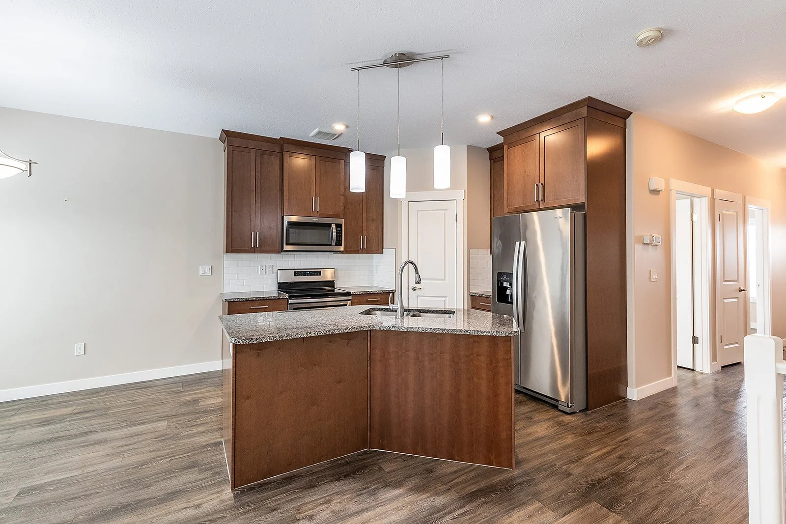 802 350 Somerside Rd SE-17.jpg