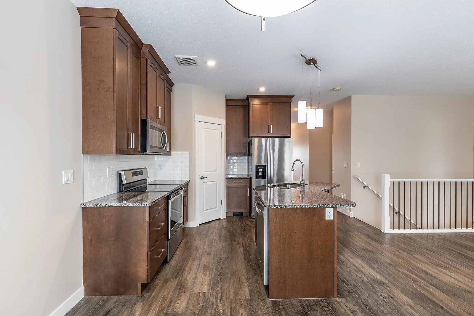 802 350 Somerside Rd SE-18.jpg