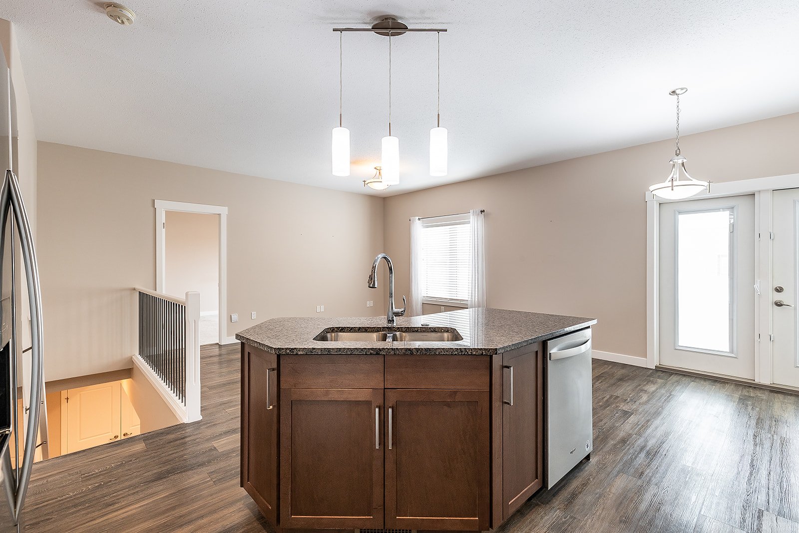 802 350 Somerside Rd SE-20.jpg