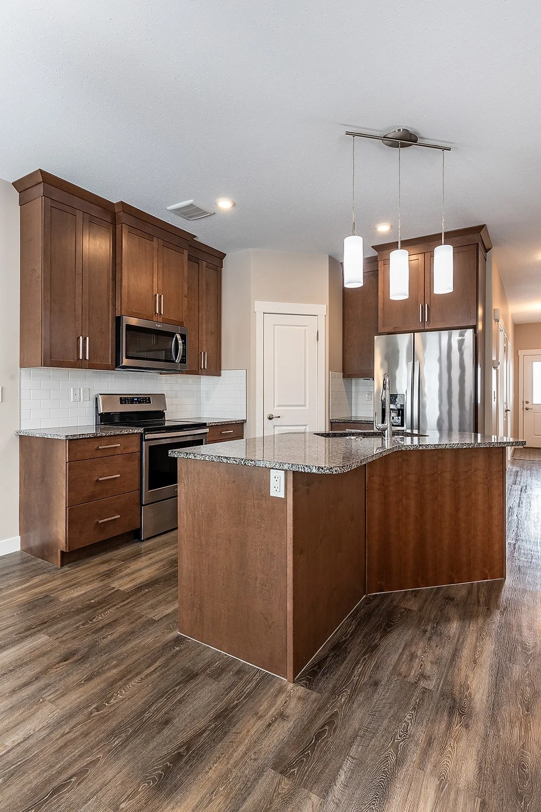 802 350 Somerside Rd SE-21.jpg